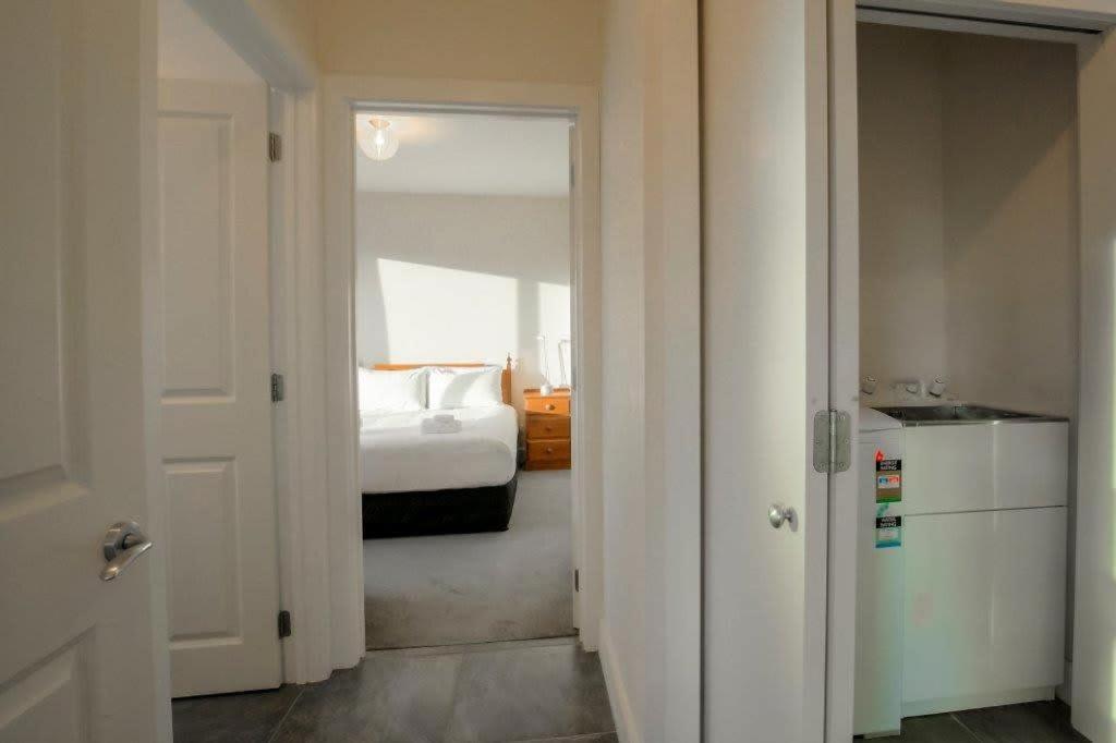 شقة Cosy On Kingston Albert Town المظهر الخارجي الصورة